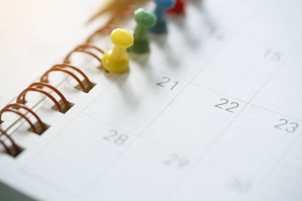 近针日历，计划商务会议或旅行计划的概念图片下载