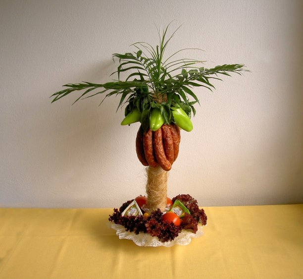 棕榈礼物，由食物和蔬菜制成图片下载