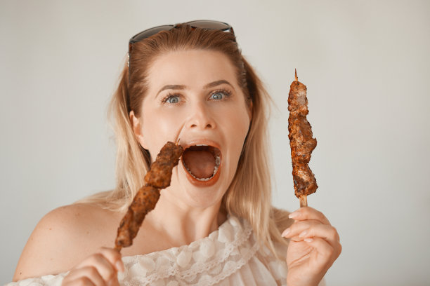 感觉好饿图片下载