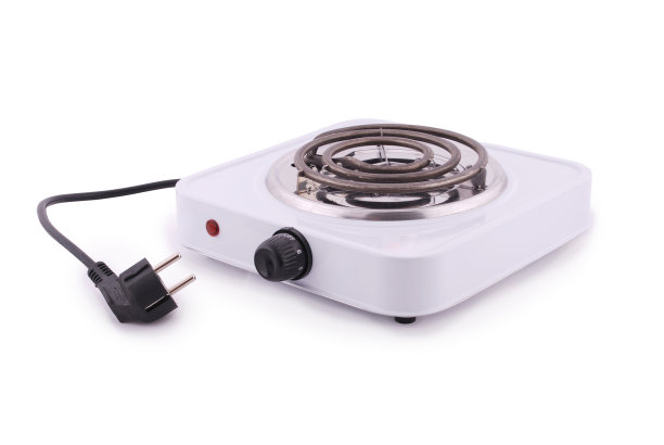 白色背景上的便携式厨房电炉图片下载