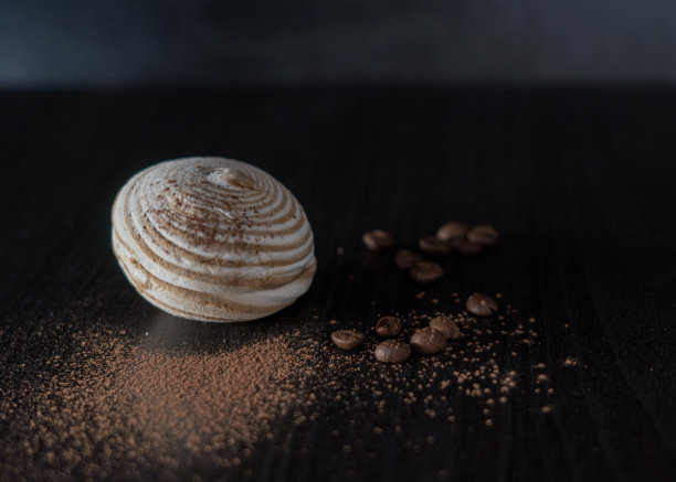 咖啡棉花糖配咖啡，可可和金勺子。温暖，甜蜜的喜怒无常的食物照片为咖啡插图图片下载