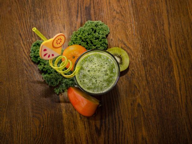 健康的绿色鸡尾酒。从上面的照片。图片下载