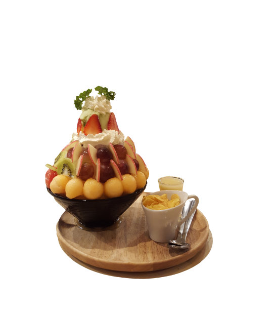 鲜果冰酥甜点，冰淇淋装在杯子里的木盘上。图片下载