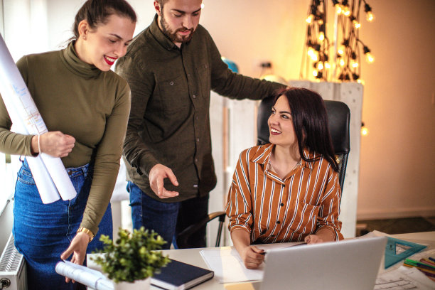 建筑项目的建筑师团队图片下载