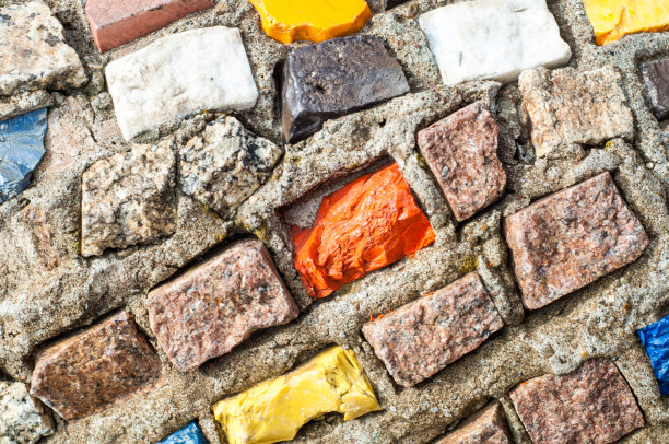 质地、背景、模式。多色马赛克石头的特写照片。结构设计装饰。游泳池墙面和地板的整理图片下载