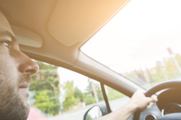 人驾驶汽车图片下载