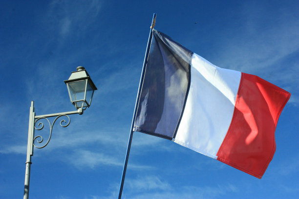 法国国旗在风节7月14日图片下载