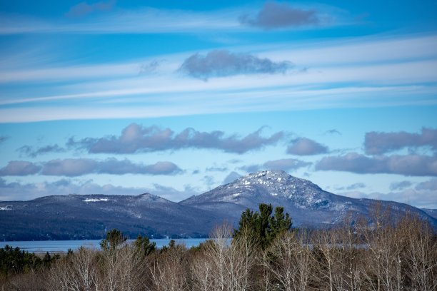 天空中的穆迪山图片下载
