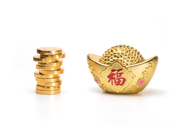 在白色背景上拍摄金锭图片下载