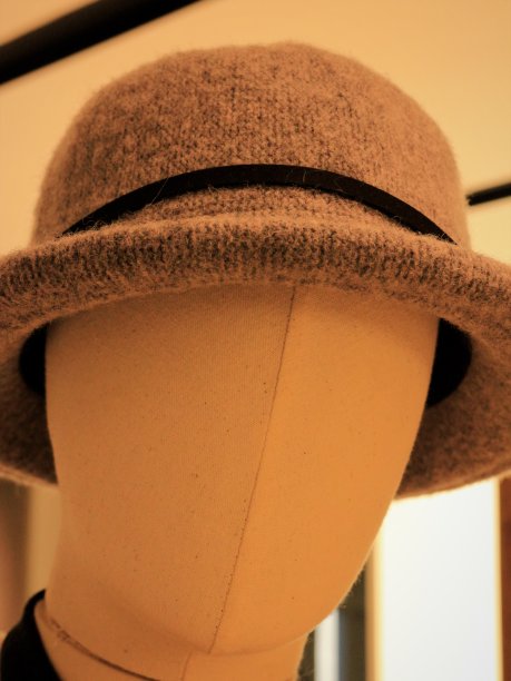 布人体模型在沿帽图片下载