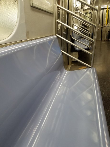 空的地铁车厢内部图片下载