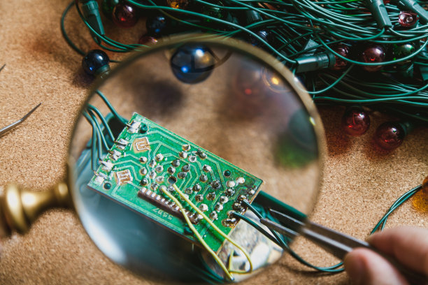 修复圣诞树花环图片下载