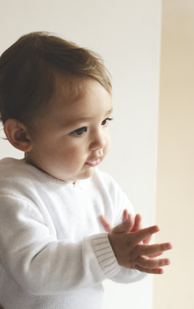 可爱的小男孩图片下载