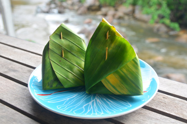 糯米蛋糊，香蕉叶包，泰国甜点图片下载