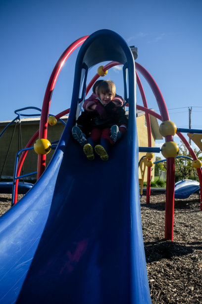 孩子滑图片下载