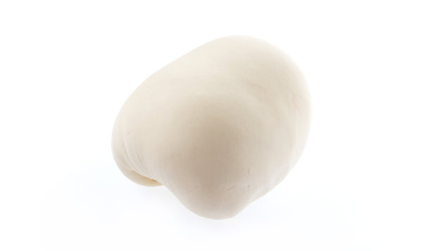 面团特写孤立在白色背景。图片下载