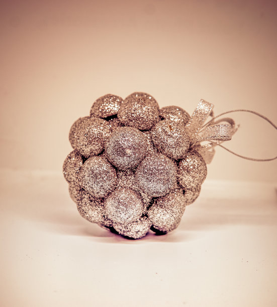 彩色的圣诞树玩具近距离照片图片下载