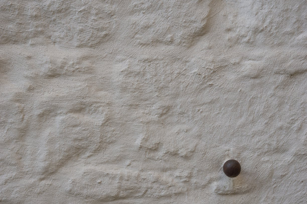 天然石材质地粗糙，无缝大理石表面有裂缝、凹痕、棱角锋利。灰色肮脏的纹理背景图片下载