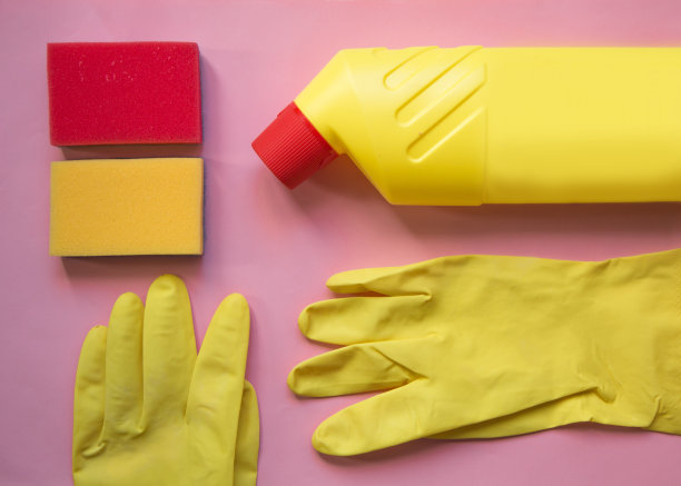 清洁工具。黄色和红色的清洁设备。顶部视图与复制空间图片下载