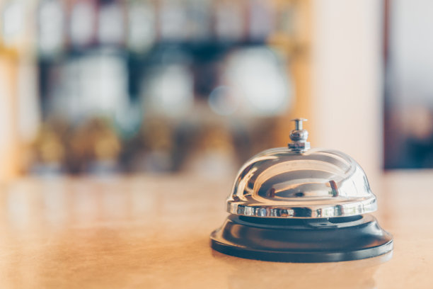 请按铃召唤出庭的工作人员。接待和酒吧背景。假日及旅游概念图片下载