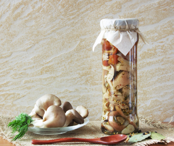 玻璃罐里的平菇图片下载