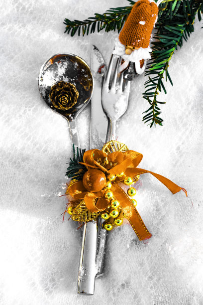 圣诞餐桌摆设和圣诞老人玩具假日背景图片下载