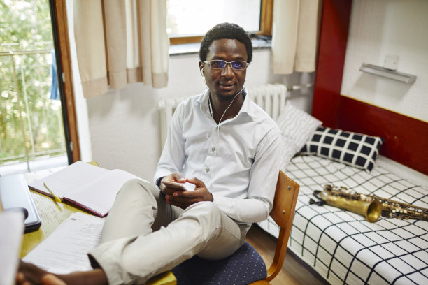 学生在宿舍图片下载