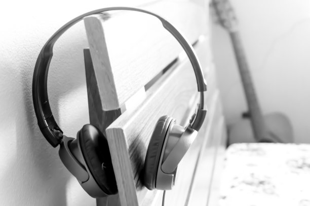 耳机和吉他图片下载