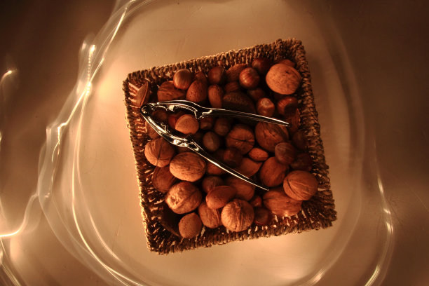 不同的坚果在晚上图片下载