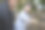 一张一家人在公园散步的照片。图片下载