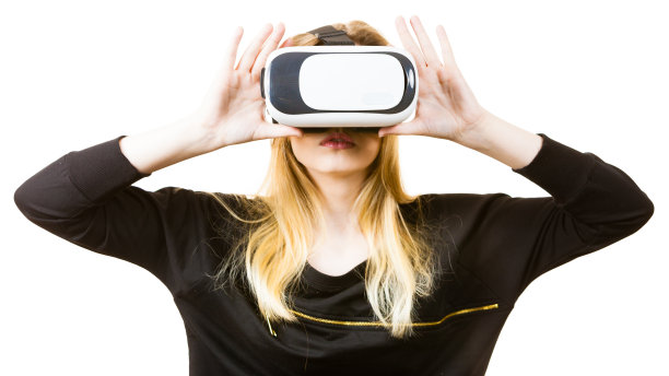 戴VR眼镜的女性图片下载