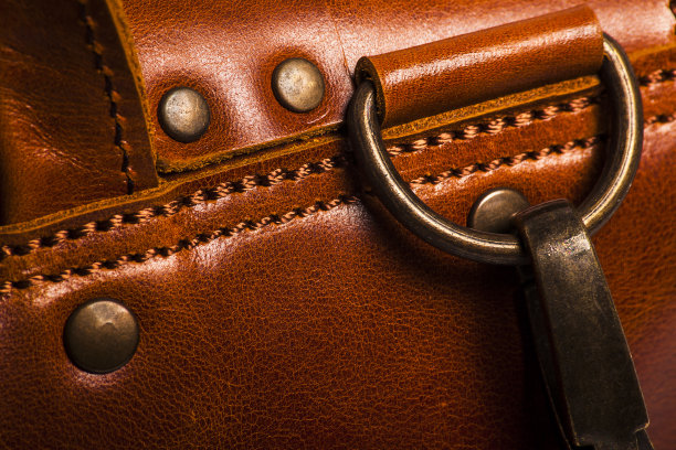 棕色皮包细部图片下载