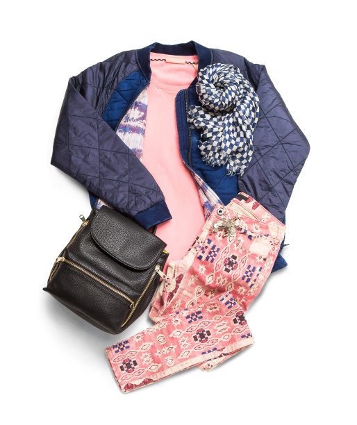 收集了一个冬季妇女的服装孤立的白色背景图片下载