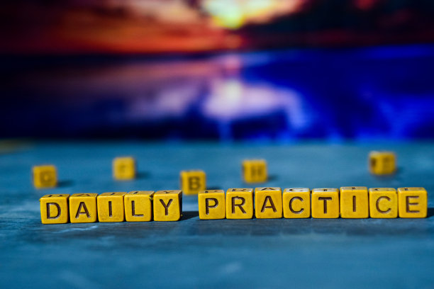 每天在木块上练习图片下载