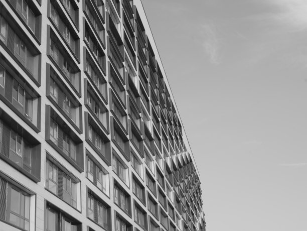 天空映衬下的现代建筑图片下载