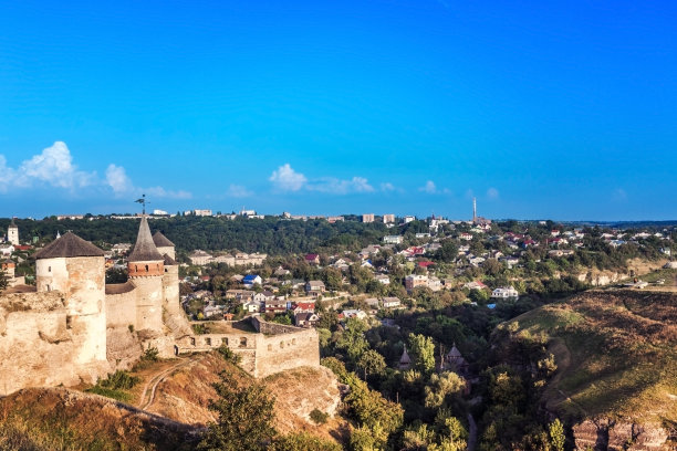 从高处俯瞰城市，风景照片。图片下载