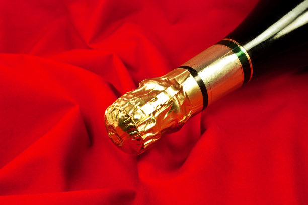 香槟和红色背景图片下载