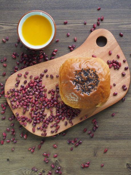 红豆面包和甜南瓜米露图片下载