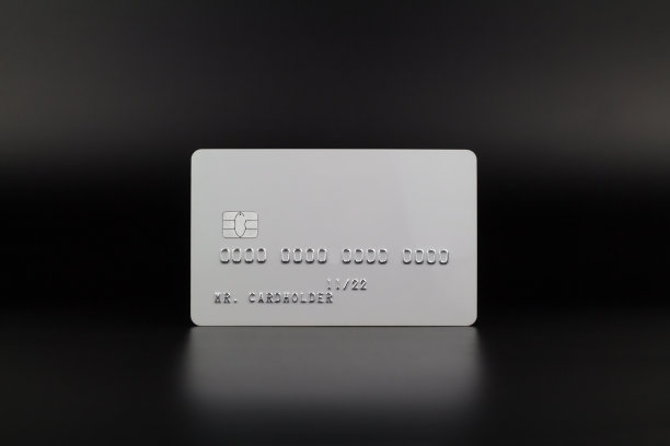 白色信用卡，黑色背景图片下载