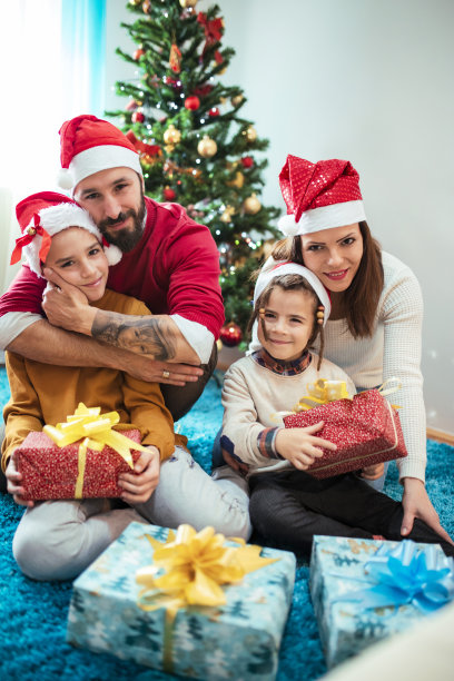 描绘圣诞节快乐的家庭图片下载