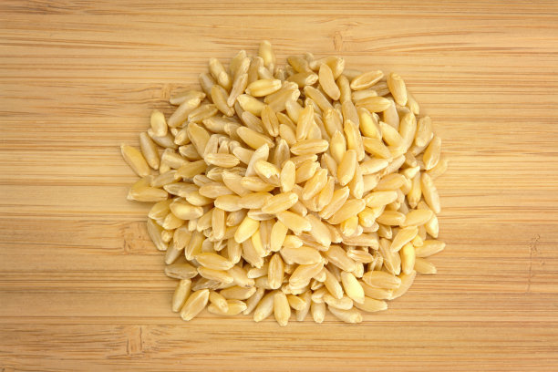 小麦在木图片下载