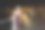 法属波利尼西亚莫雷亚平房码头上的女人。图片下载