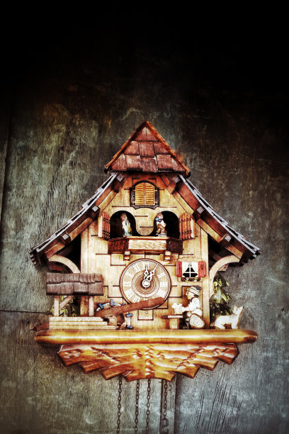 墙上的老式木鸟钟图片下载