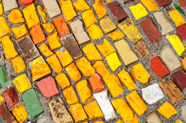 质地、背景、模式。多色马赛克石头的特写照片。结构设计装饰。游泳池墙面和地板的整理图片下载