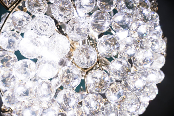 水晶珍贵的灯与美丽的玻璃和石头。亲爱的兴趣在家里。库存图片图片下载