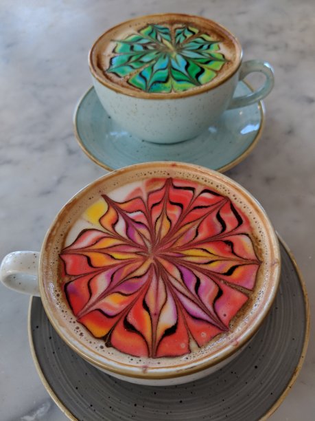 彩虹拿铁咖啡图片下载