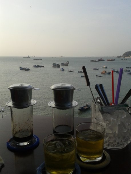 越南咖啡和海景图片下载