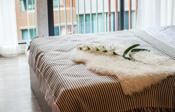 床上的白花图片下载