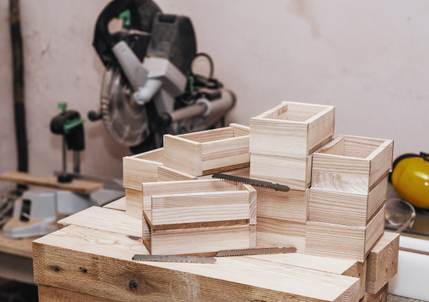 木盒，木工车间里的空白。木材产品。手工生产。自然图片下载