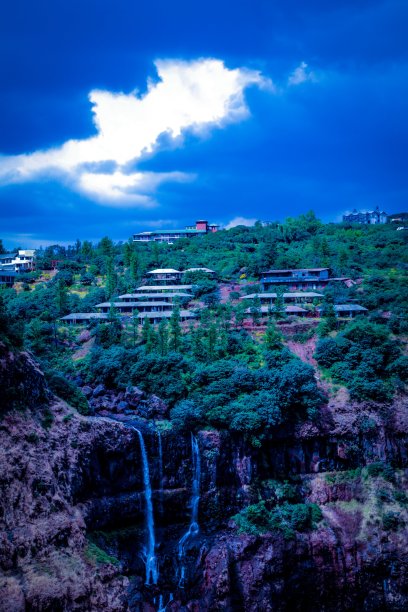 村子里的瀑布图片下载